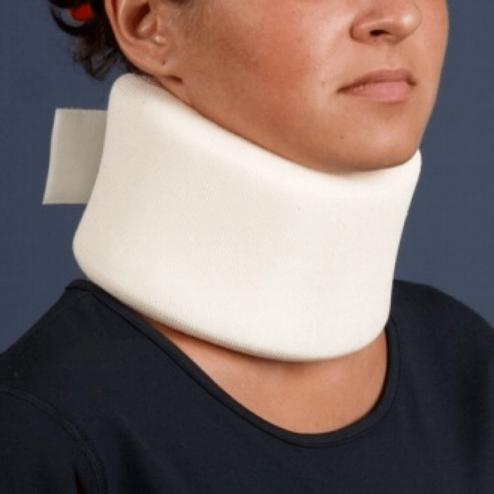 Para o tratamento da osteocondrose da columna cervical úsase un colar Shants
