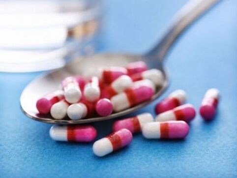 O tratamento da osteocondrose non está completo sen prescribir varios medicamentos.